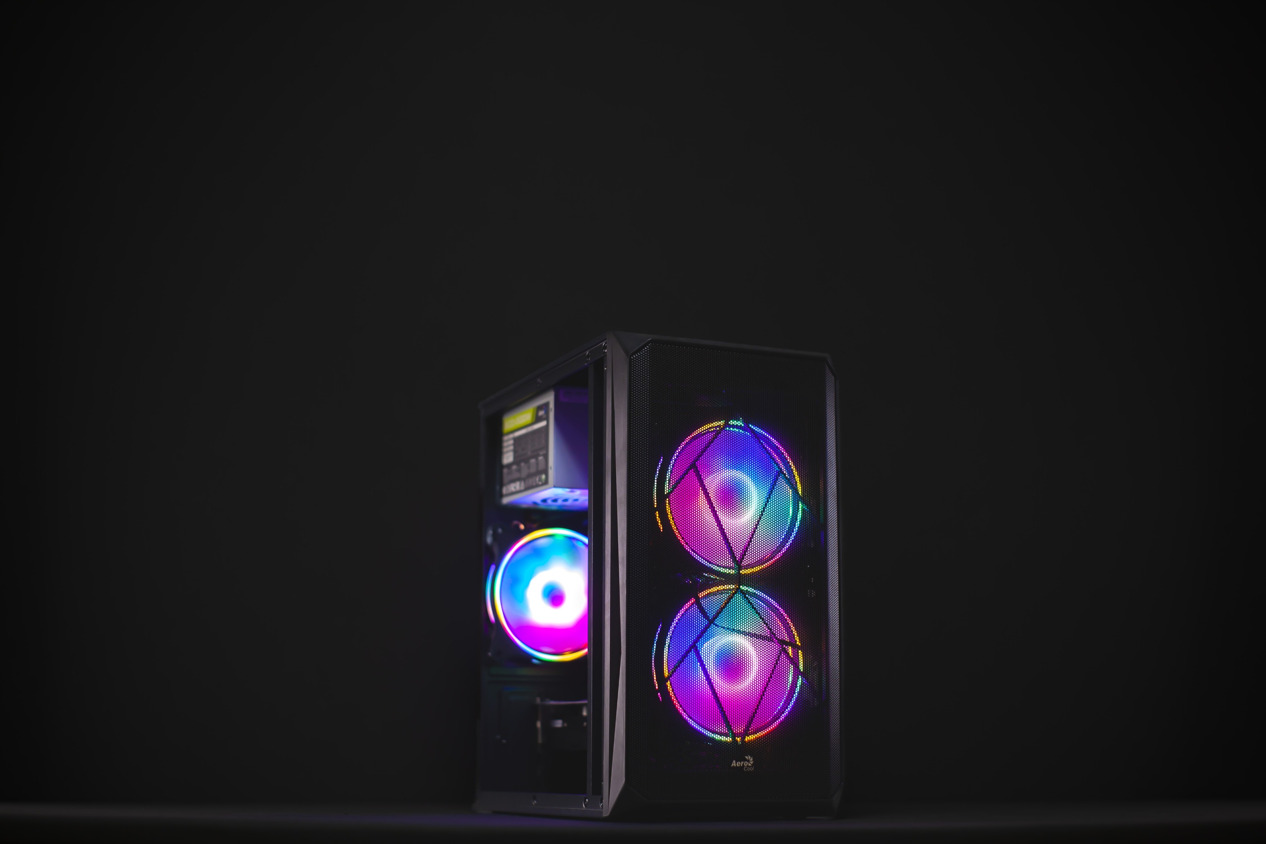 AMD Athlon 200GE / RX560 4Gb