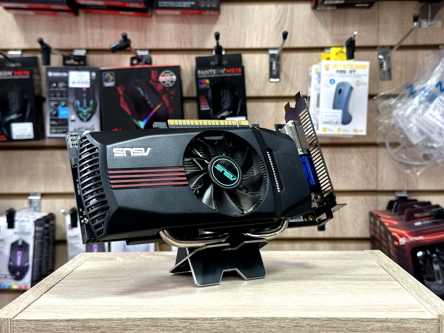 [Б/У] Видеокарта ASUS GeForce GTX 550 TI DC TOP/DI/1GD5