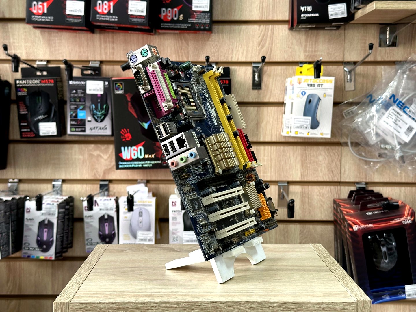 картинка [Б/У] Материнская плата Gigabyte GA-945PLM-S2 | LGA775 от магазина Одежда+