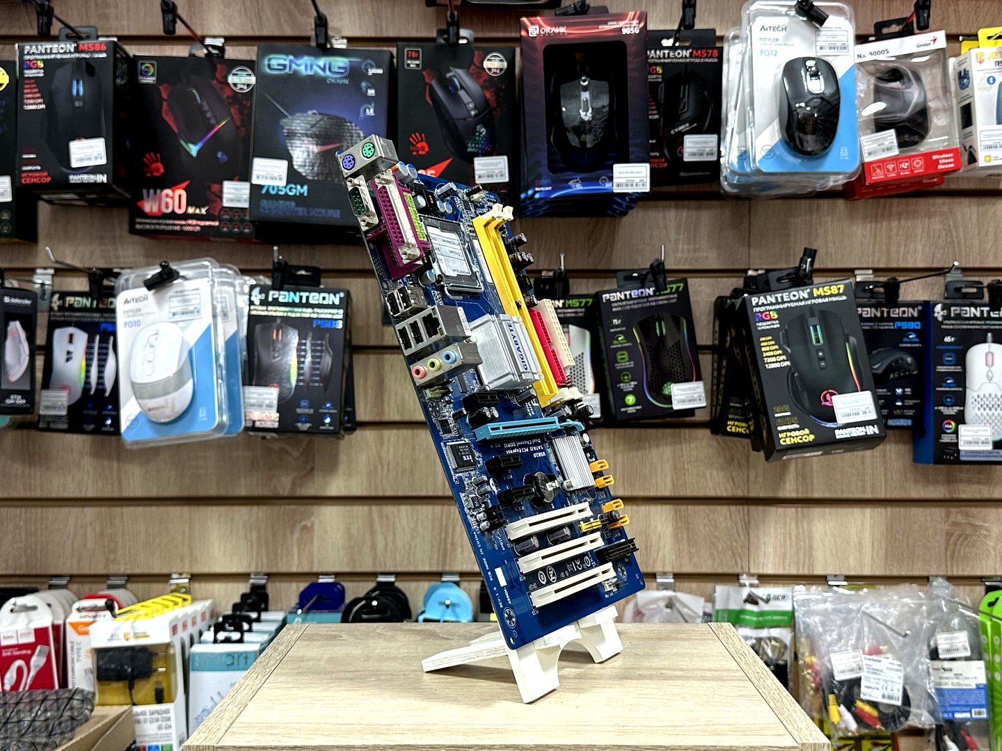 картинка [Б/У] Материнская плата Gigabyte GA-P31-S3G | LGA775 от магазина Одежда+