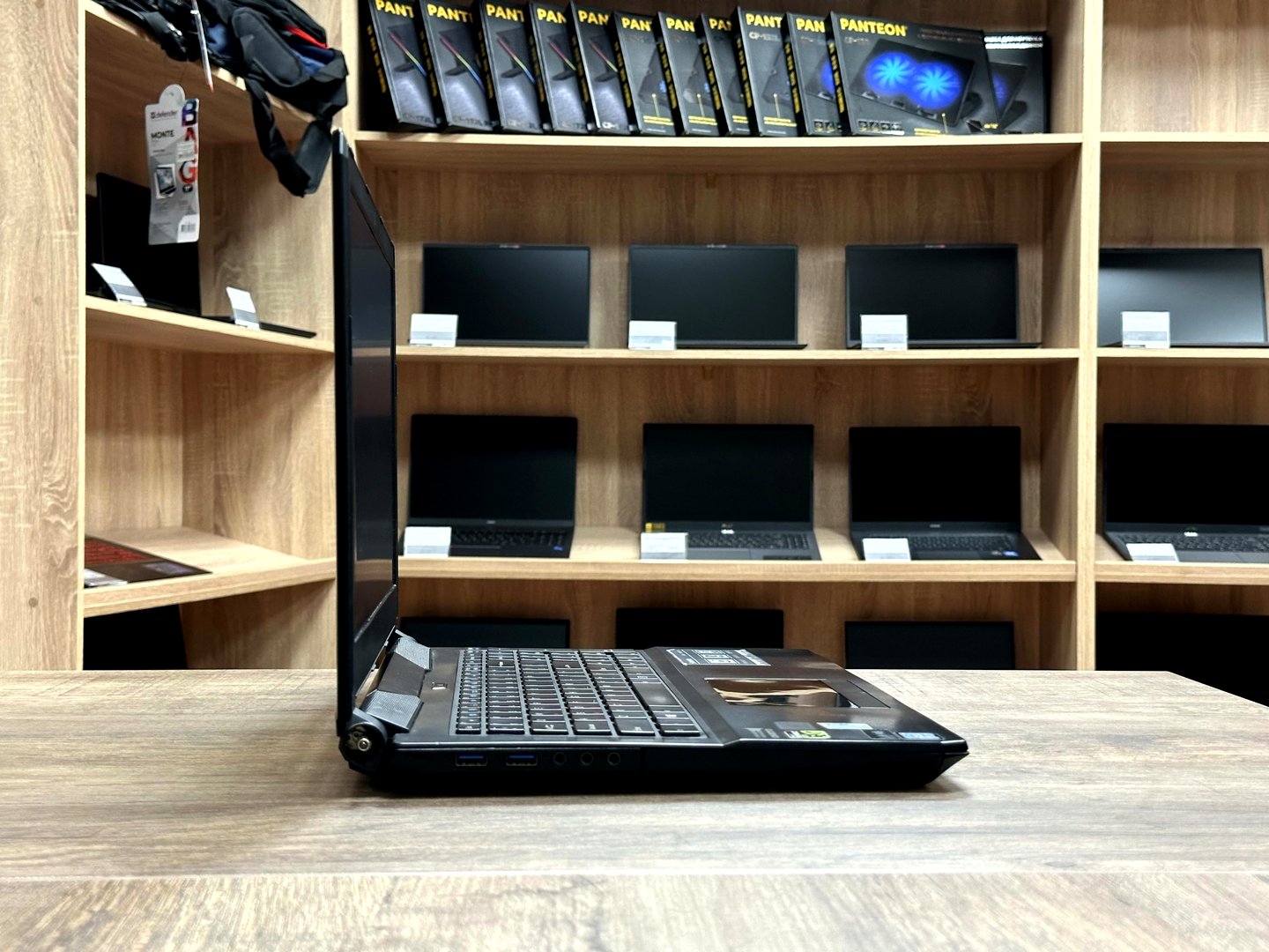 картинка [Б/У] Ноутбук 15,6" SHINELON I7-6700 от магазина Одежда+
