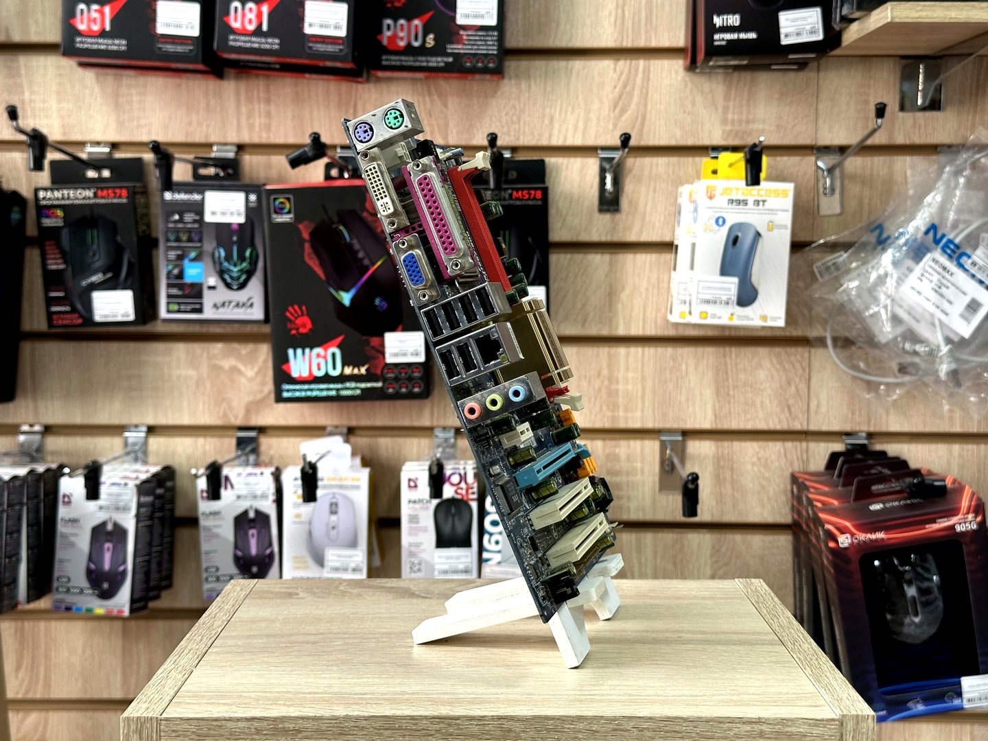 картинка [Б/У] Материнская плата GIGABYTE GA-73PUM-S2 | LGA775 от магазина Одежда+