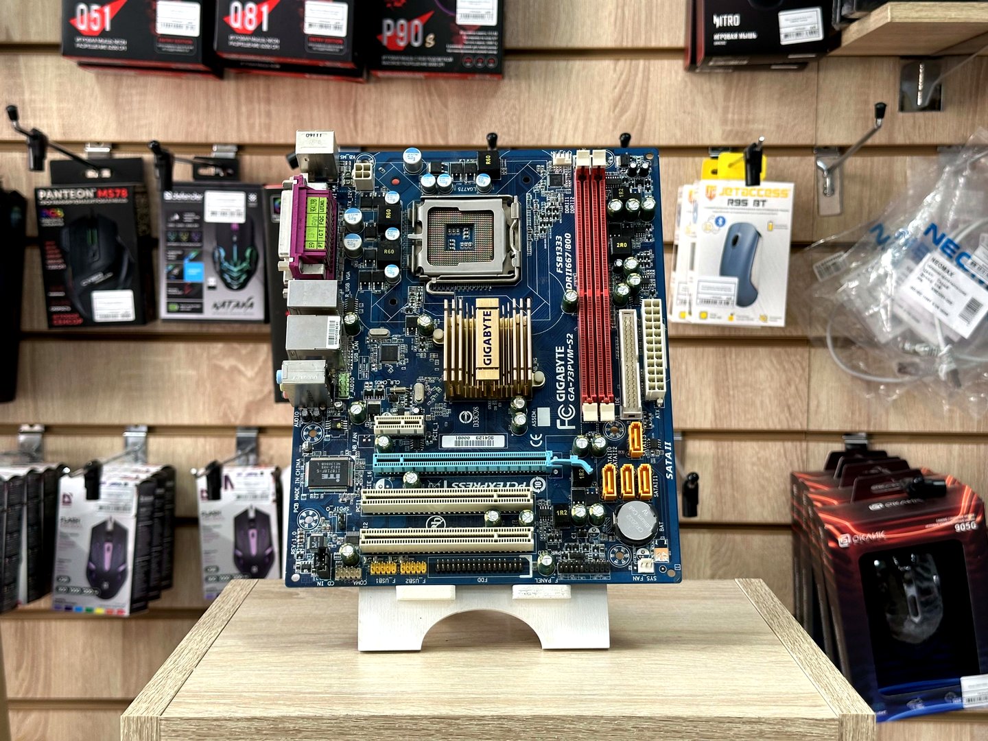 картинка [Б/У] Материнская плата GIGABYTE GA-73PUM-S2 | LGA775 от магазина Одежда+