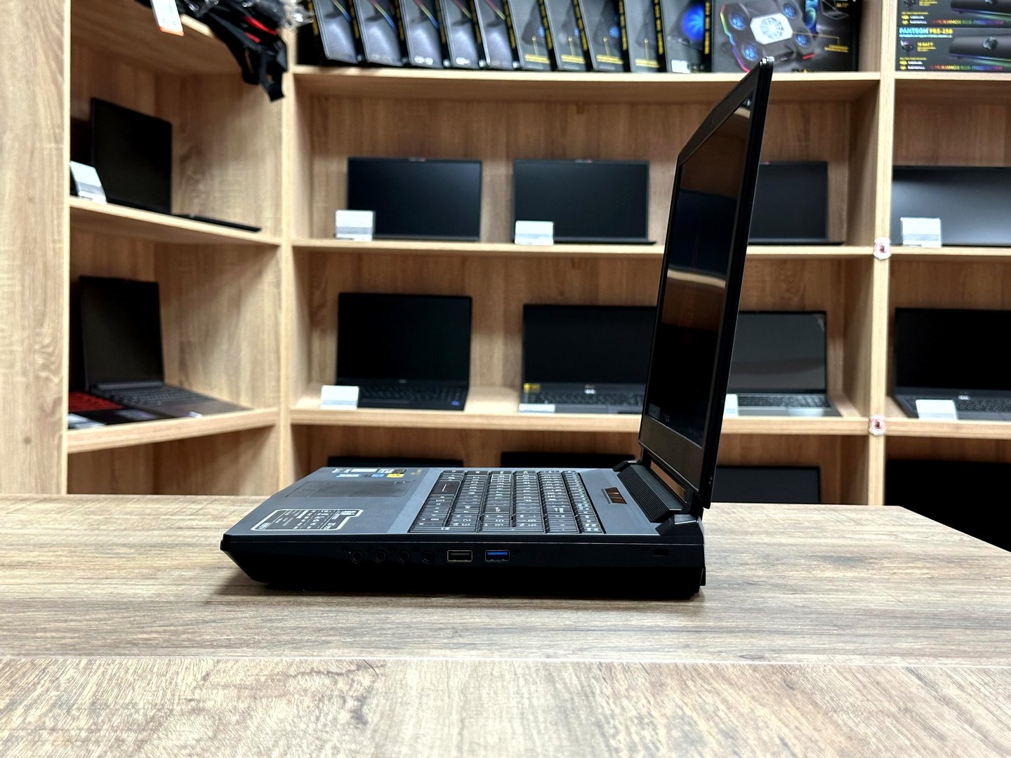 картинка Ноутбук 15,6" Hasee ZX7-SP5D1 [i5-6400 / GTX1060 6GB] от магазина Одежда+