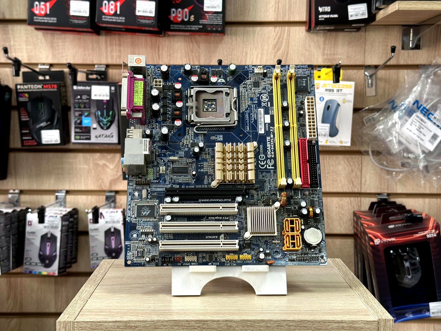 картинка [Б/У] Материнская плата Gigabyte GA-945PLM-S2 | LGA775 от магазина Одежда+