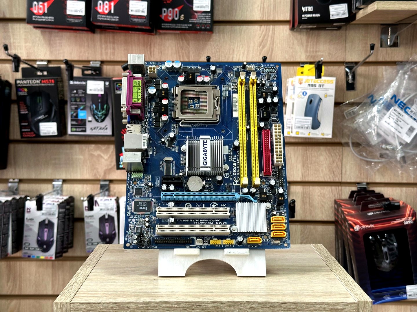 картинка [Б/У] Материнская плата GIGABYTE GA-G31M-S2L | LGA775 от магазина Одежда+
